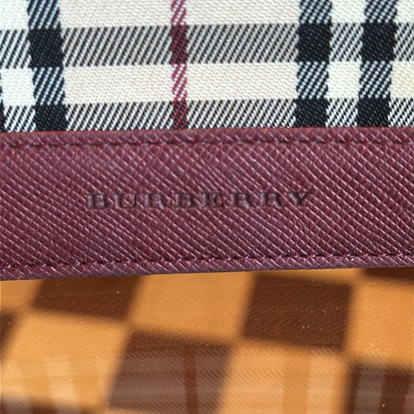 BURBERRY CARD CASE GUC BURGUNDY/ PLAID.. 4.24x 3 - Picture 2 of 8